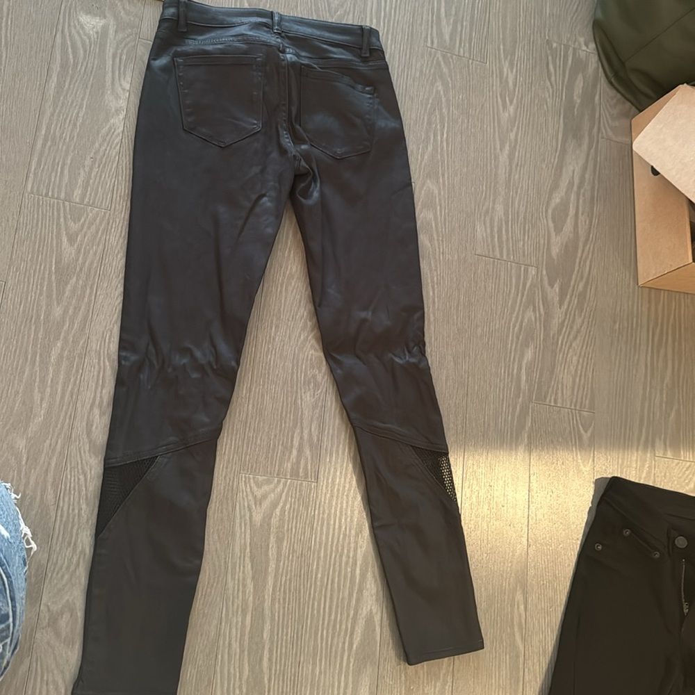 Elie Tahari size 26 wax denim with cool leg material - Picture 7 of 7